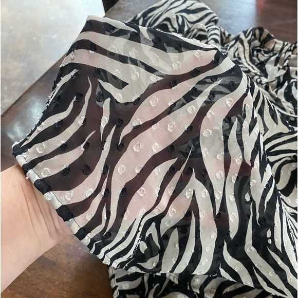 Banana Republic patterned blouse, black and light tan Size XL - Picture 2 of 9